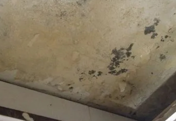 新邵阳台漏水维修公司分享下新邵卫生间渗水维修需要注意哪些问题。